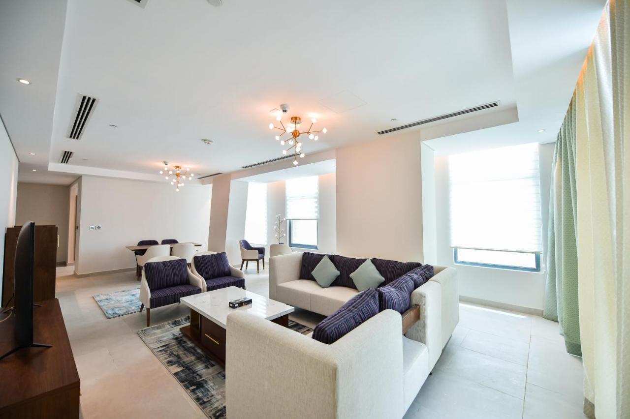 Waterfront Hotel Apartment Lusail Eksteriør billede A living room in a suite at the Ritz-Carlton, DIFC