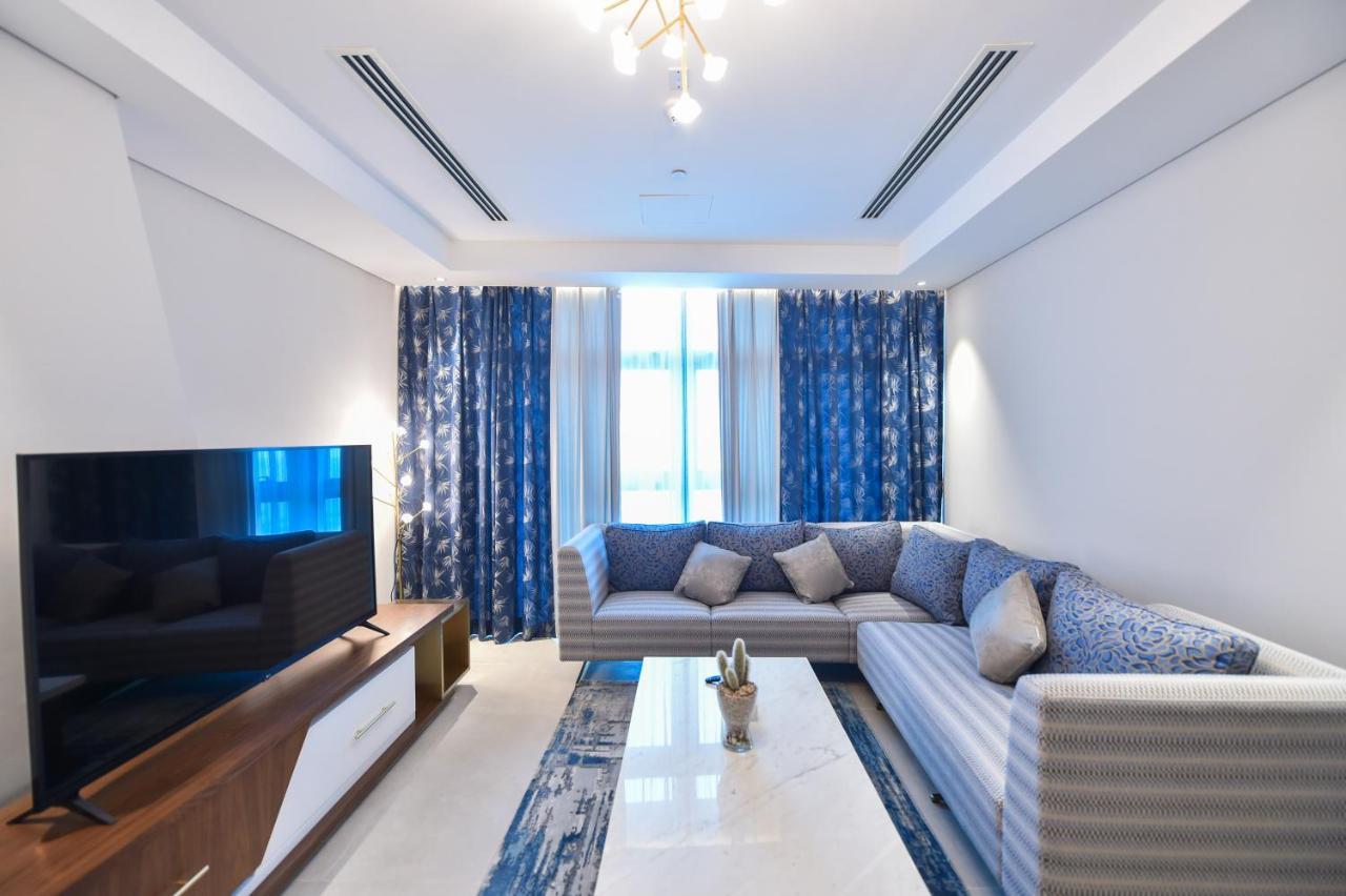 Waterfront Hotel Apartment Lusail Eksteriør billede A living room in a modern apartment