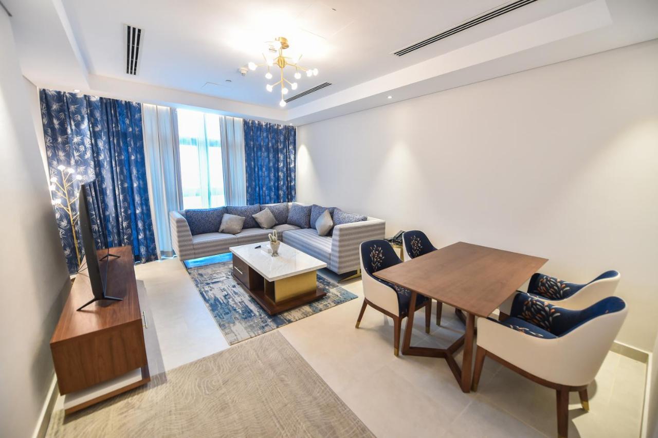 Waterfront Hotel Apartment Lusail Eksteriør billede A living room in a typical apartment