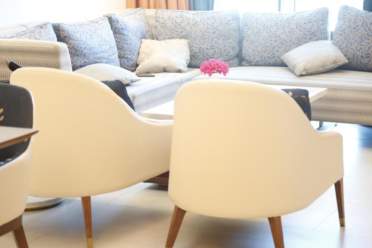 Waterfront Hotel Apartment Lusail Eksteriør billede The interior of a suite at the hotel