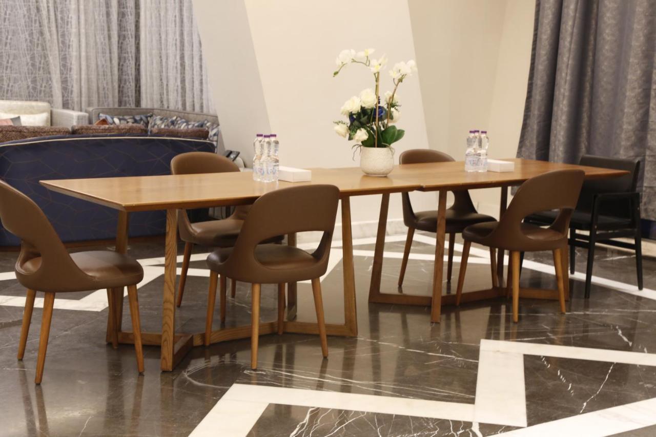 Waterfront Hotel Apartment Lusail Eksteriør billede A meeting room at the Embassy of the United Kingdom in Riyadh