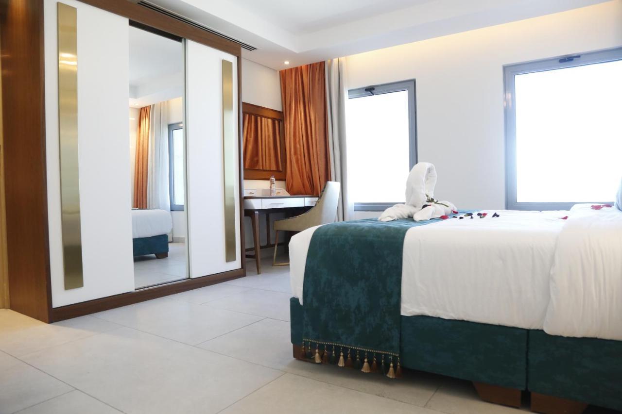 Waterfront Hotel Apartment Lusail Eksteriør billede A bedroom at the hotel